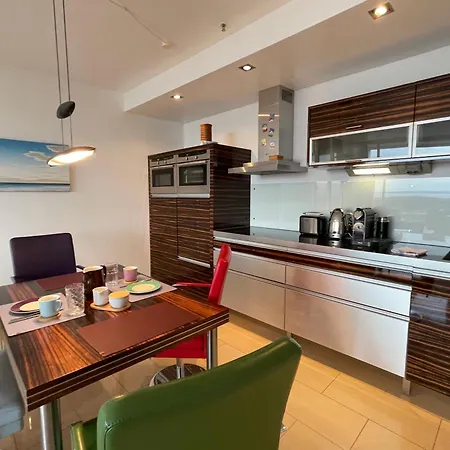 Beachside 2-zimmer-wohnung Mit Meerblick *